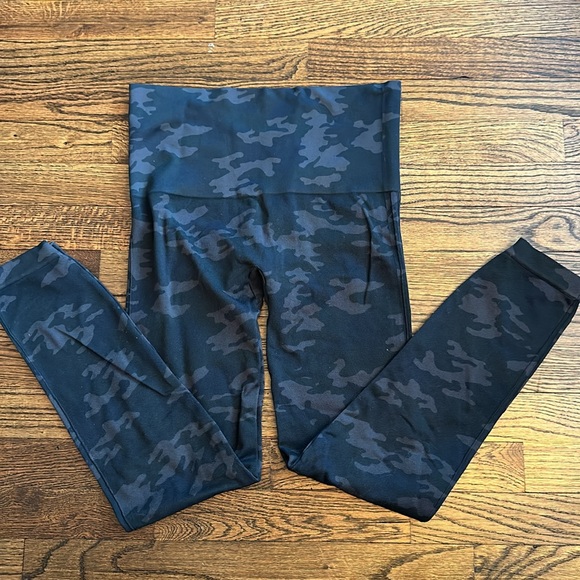 SPANX leggings - Picture 3 of 7